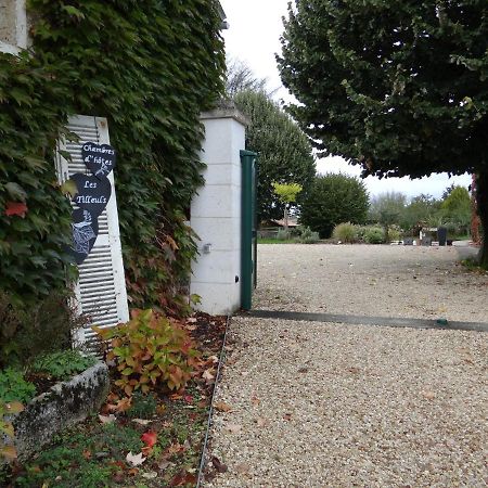 Les Tilleuls - Chambres D'Hotes - La Rochefoucauld Bagian luar foto
