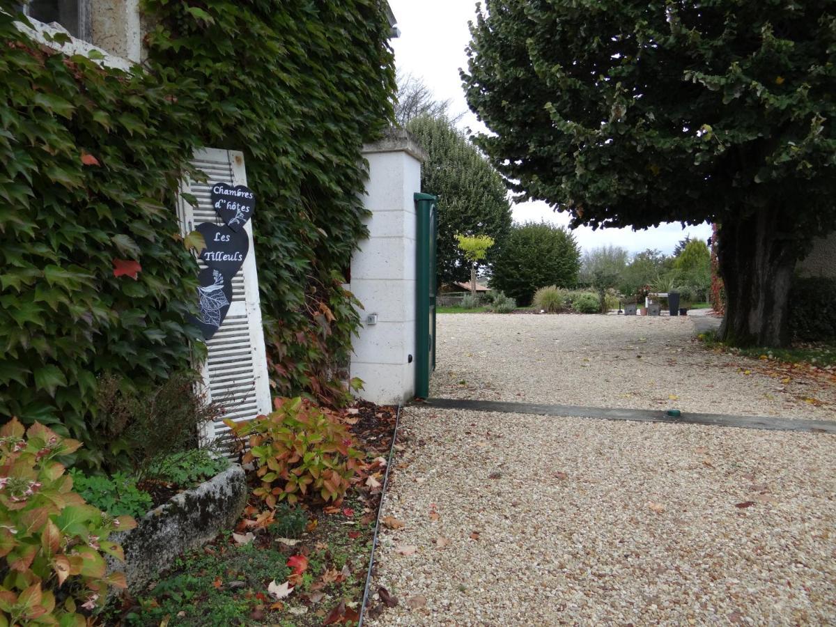 Les Tilleuls - Chambres D'Hotes - La Rochefoucauld Bagian luar foto