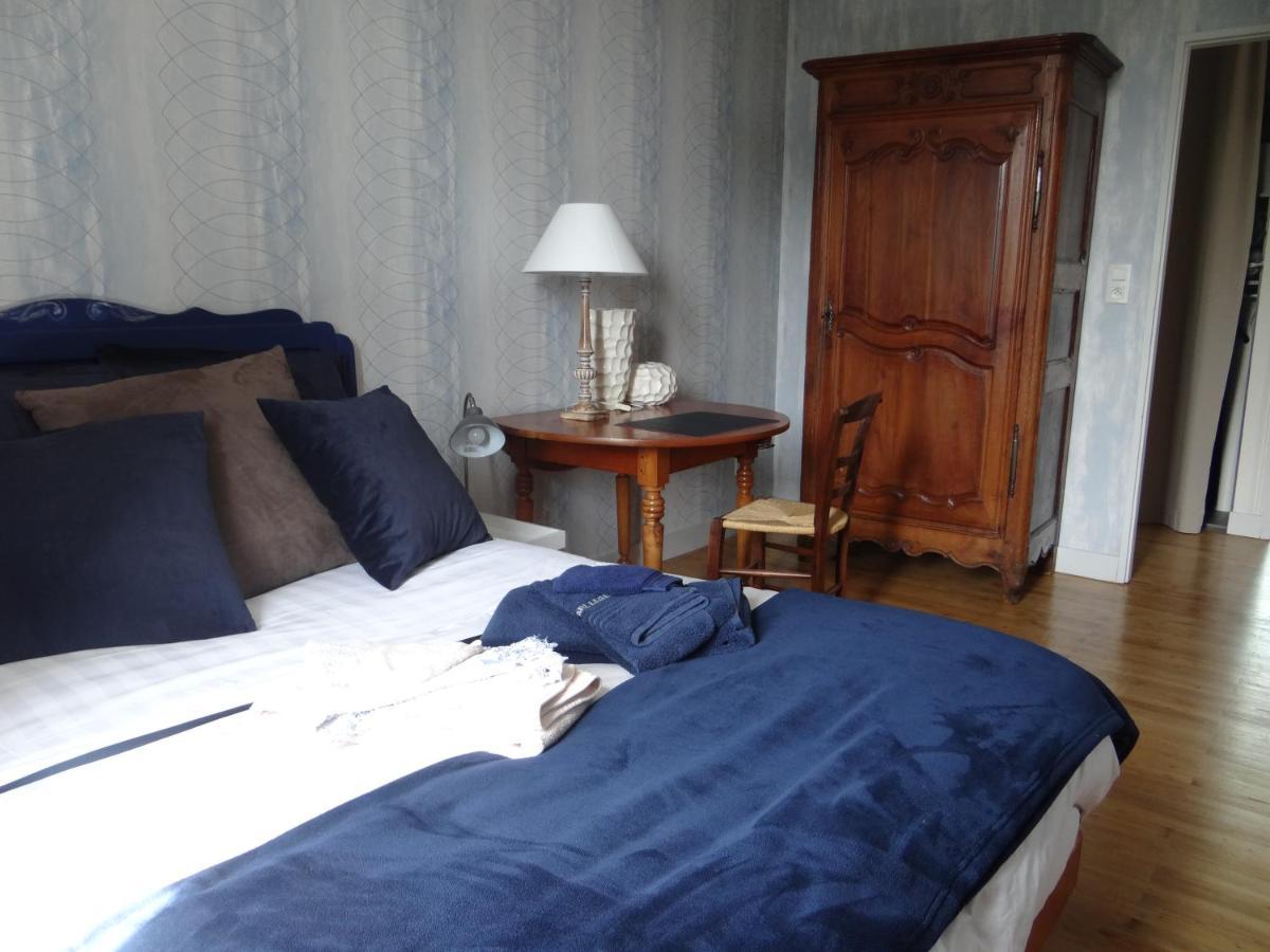 Les Tilleuls - Chambres D'Hotes - La Rochefoucauld Bagian luar foto