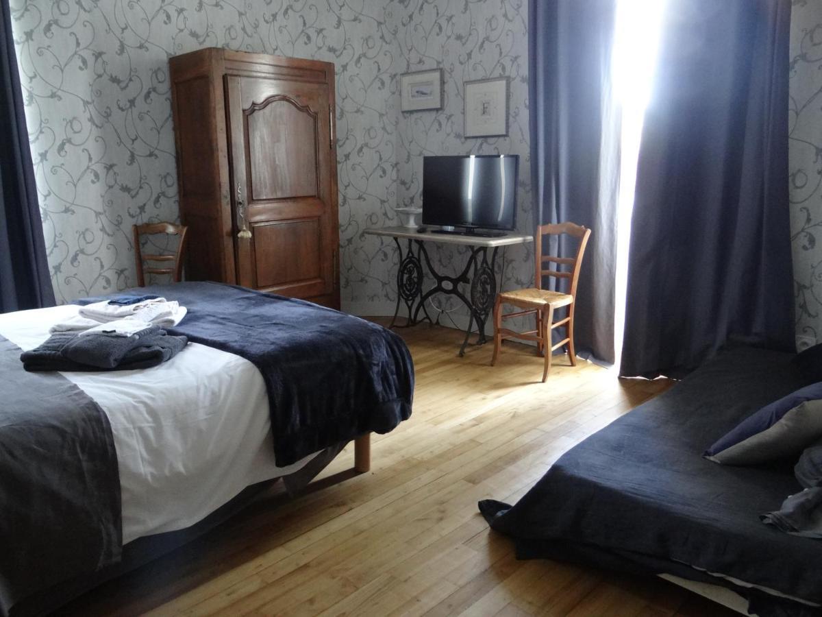 Les Tilleuls - Chambres D'Hotes - La Rochefoucauld Bagian luar foto