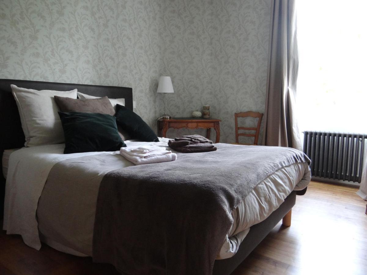 Les Tilleuls - Chambres D'Hotes - La Rochefoucauld Bagian luar foto
